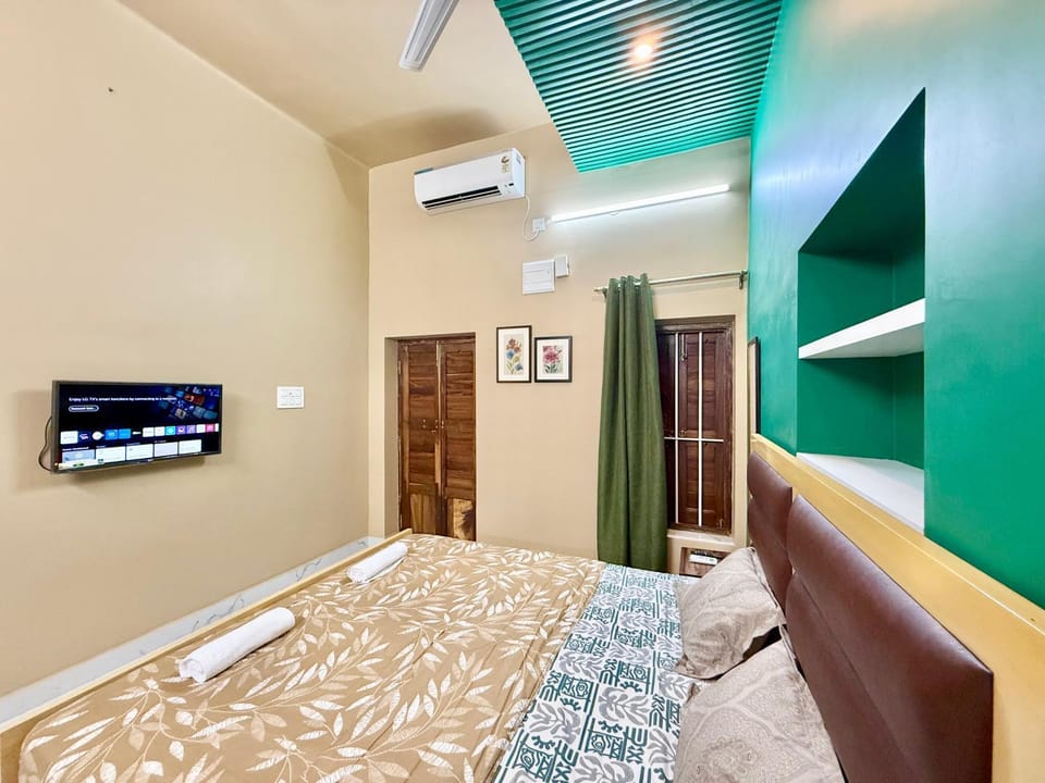Chic 1RK Studio with Kitchen in Ballygunge Apartment in Kolkata
