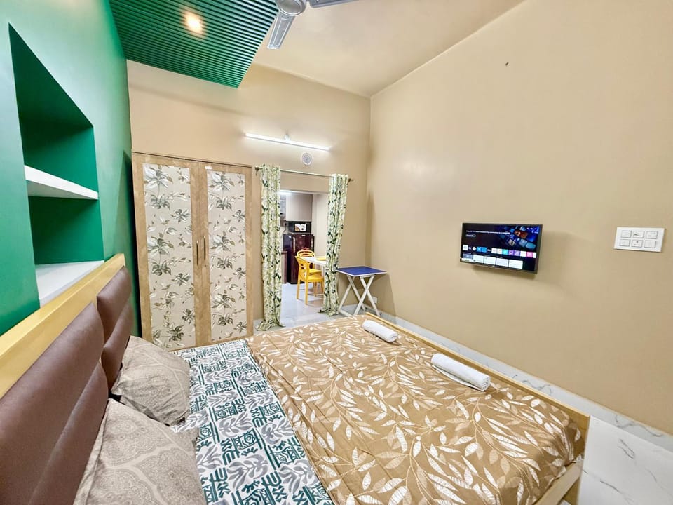 Chic 1RK Studio with Kitchen in Ballygunge Apartment in Kolkata