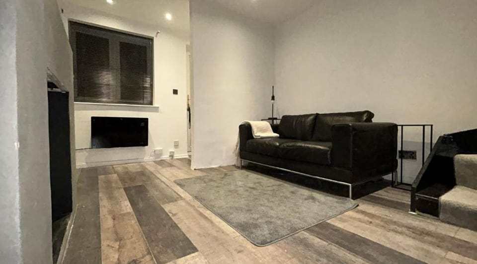 Newly Renovated Modern 1 Bedroom House with Garden Apartment in London