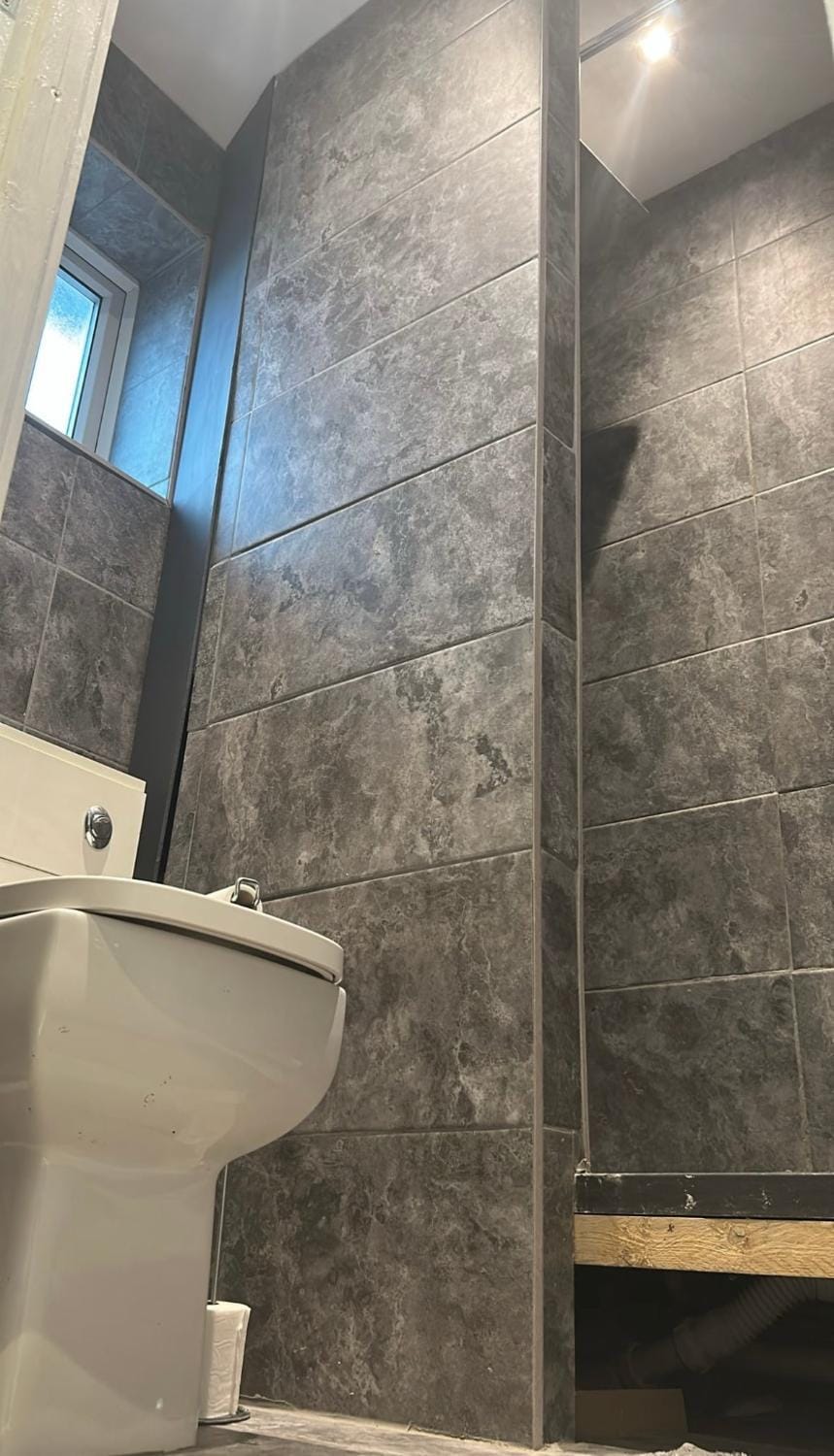 Newly Renovated Modern 1 Bedroom House with Garden Apartment in London