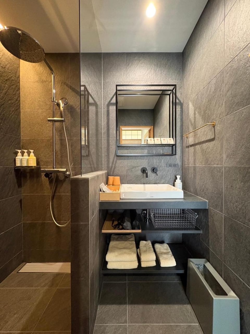 Shower, Bathroom, towels
