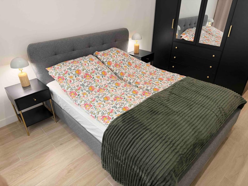 Bedroom, wardrobe