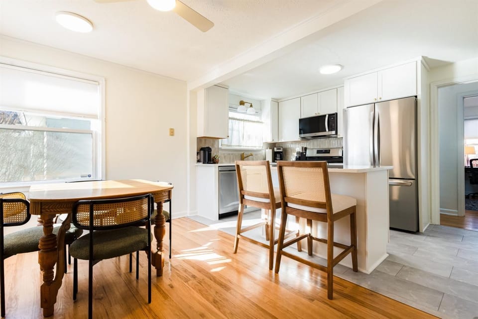 Minutes from Notre Dame 4BR 2BA Home Close to ND House in South Bend