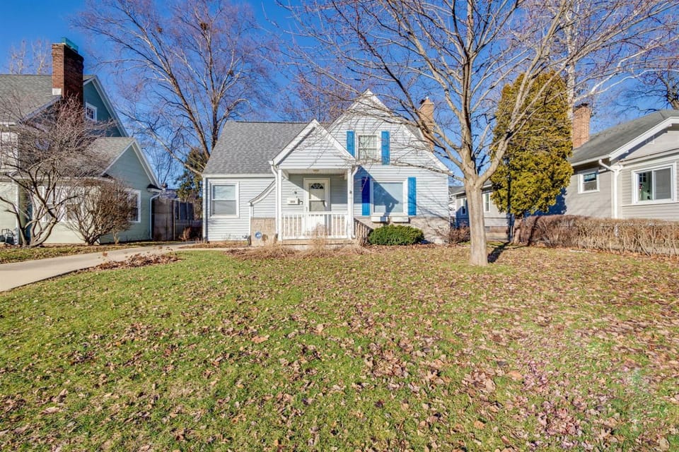 Minutes from Notre Dame 4BR 2BA Home Close to ND House in South Bend