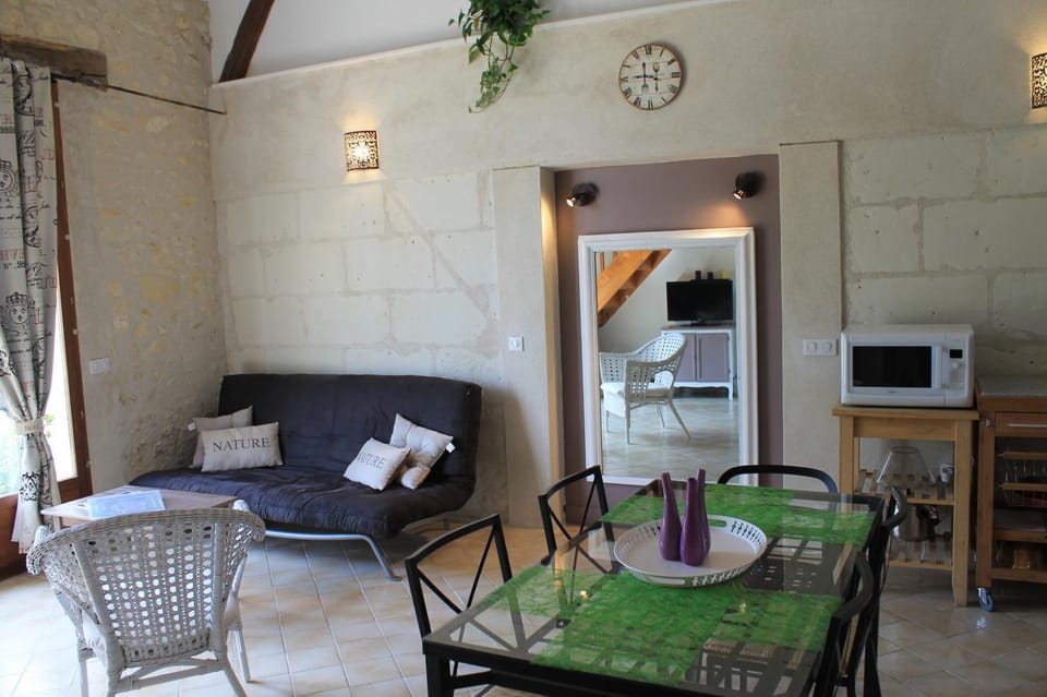 Kitchen or kitchenette, Seating area, Dining area