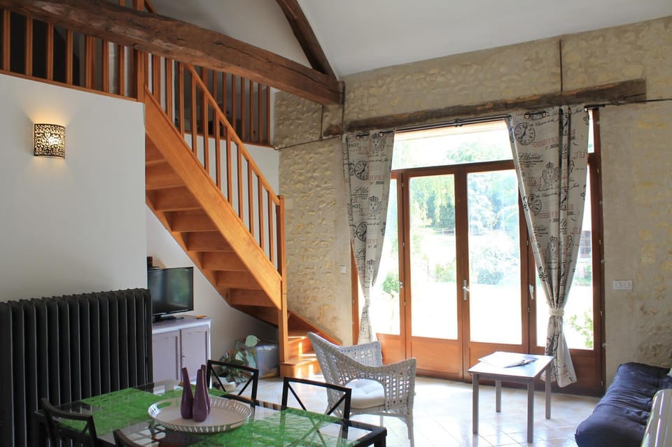 Seating area, Dining area
