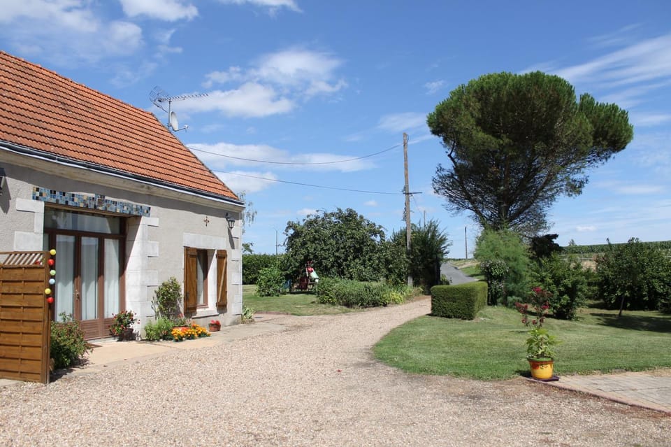 Gîte 5 personnes au calme avec jardin, piscine, proche d'Amboise House in Centre-Val de Loire