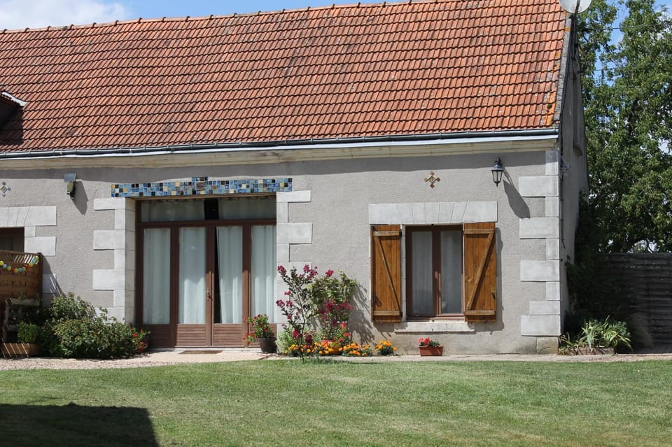 Gîte 5 personnes au calme avec jardin, piscine, proche d'Amboise House in Centre-Val de Loire
