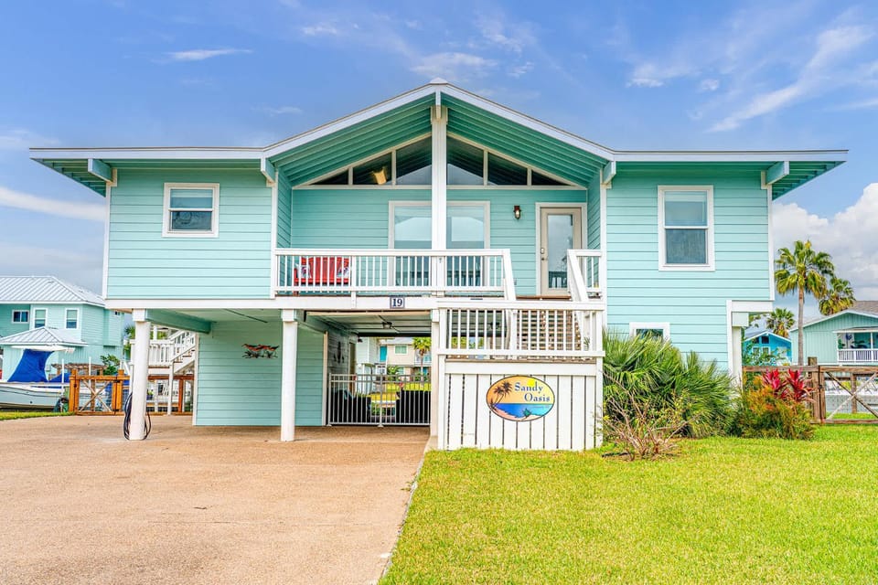 Waterfront Communal Pool Dock Pet-Friendly House in Rockport