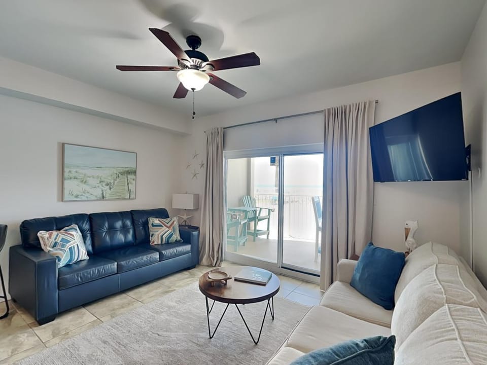 TV and multimedia, Balcony/Terrace, Living room, Seating area, furniture