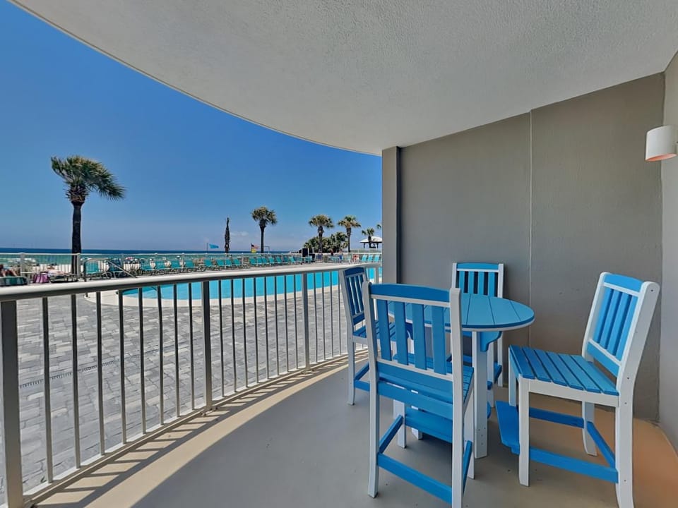 Balcony/Terrace, Seating area, Beach, Pool view, Sea view