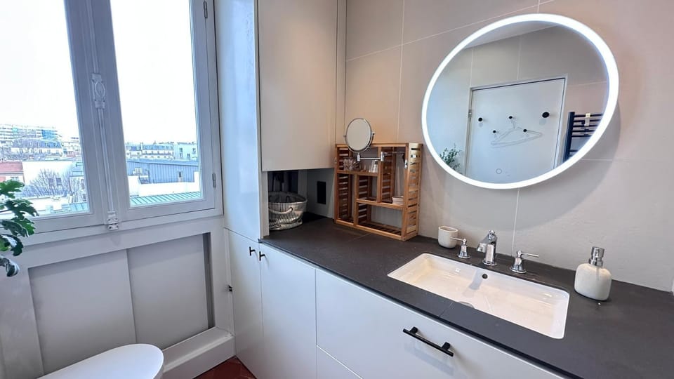 Bathroom, towels