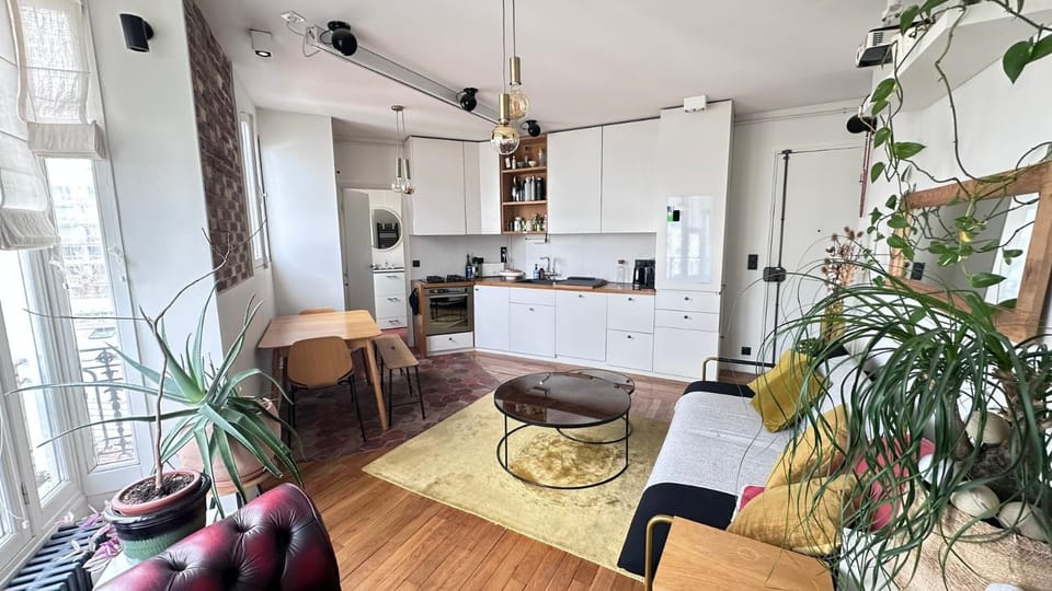 Kitchen or kitchenette, Seating area