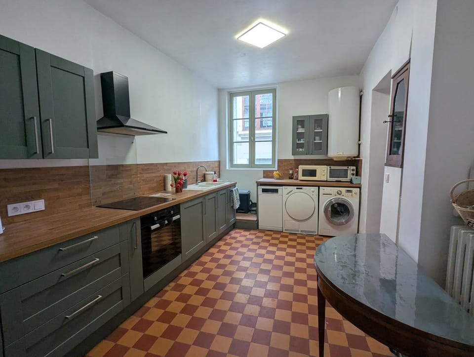 Communal kitchen, dishwasher, oven, stove, washing machine, dryer