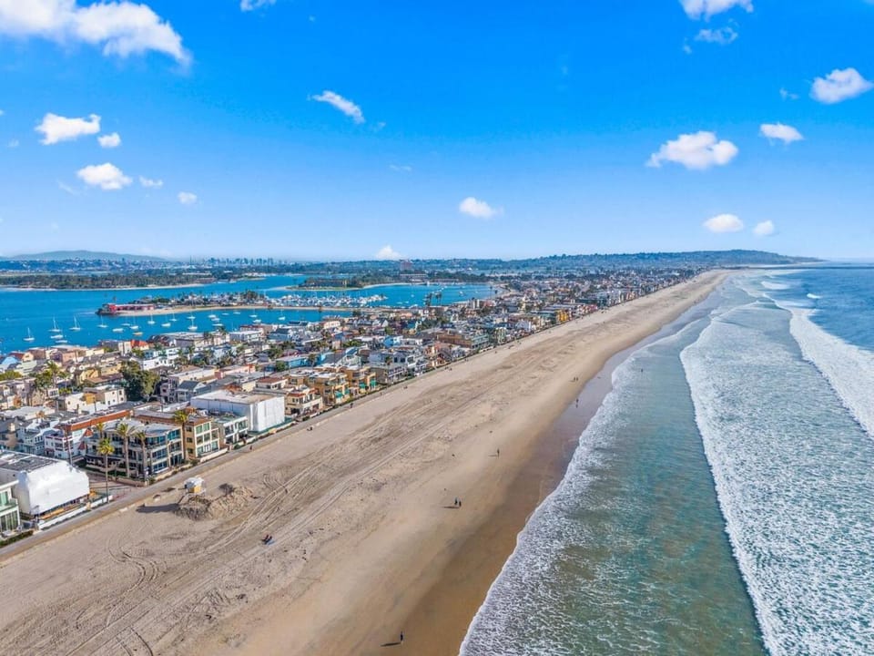 The Surf Shack by Coastline Vacation Rentals Apartment in Mission Beach