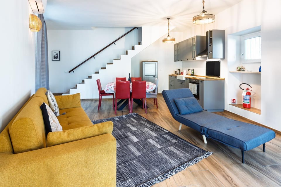 Kitchen or kitchenette, Living room