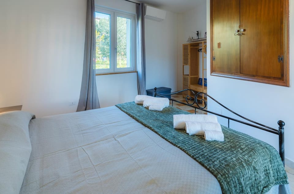 Bed, Photo of the whole room, Bedroom, towels, wardrobe