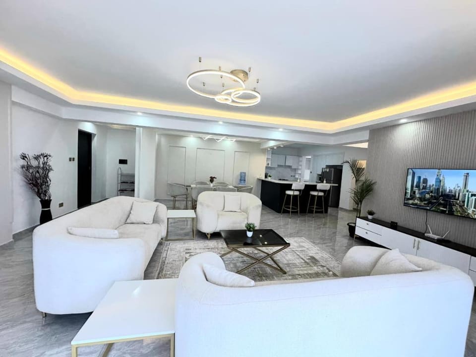 Cozy 5 Bedroom APT, Pool, Gym, Free Parking Apartment in Nairobi County