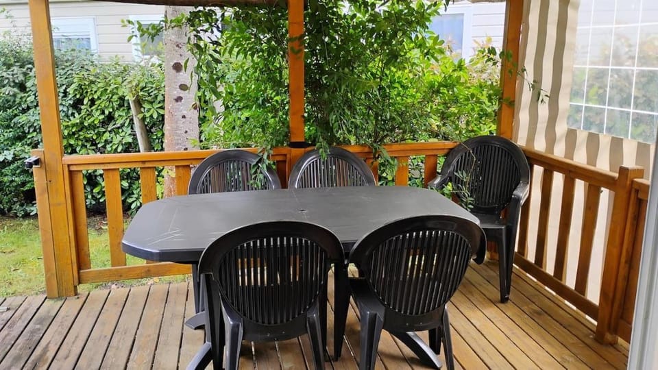 Patio, Dining area
