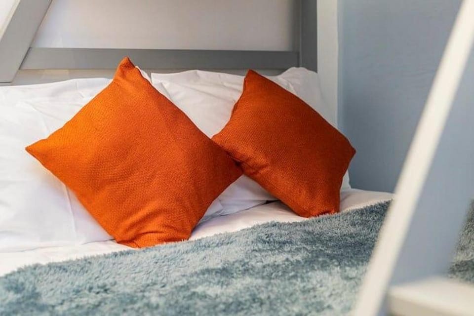 Bed, Bedroom, bunk bed