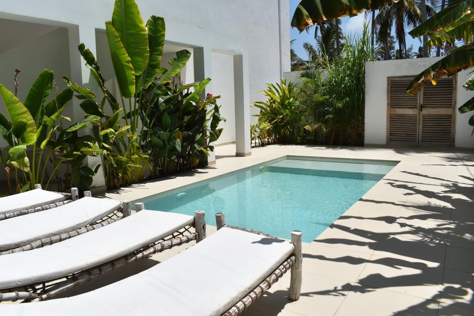 Property building, Day, Summer, Garden, Seating area, Pool view, Pool view, Swimming pool, Swimming pool, sunbed, sunbed, kitchen