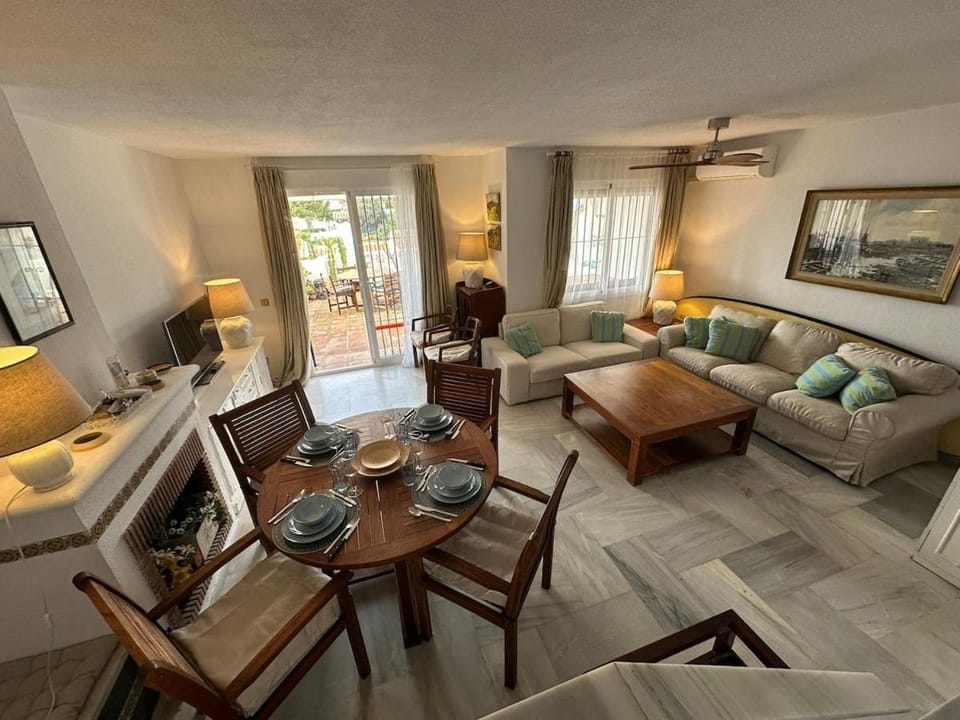 Communal lounge/ TV room