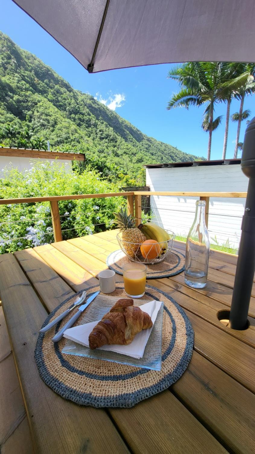 Le Chalet du voyageur, au pied du Dimitile Chalet in Réunion