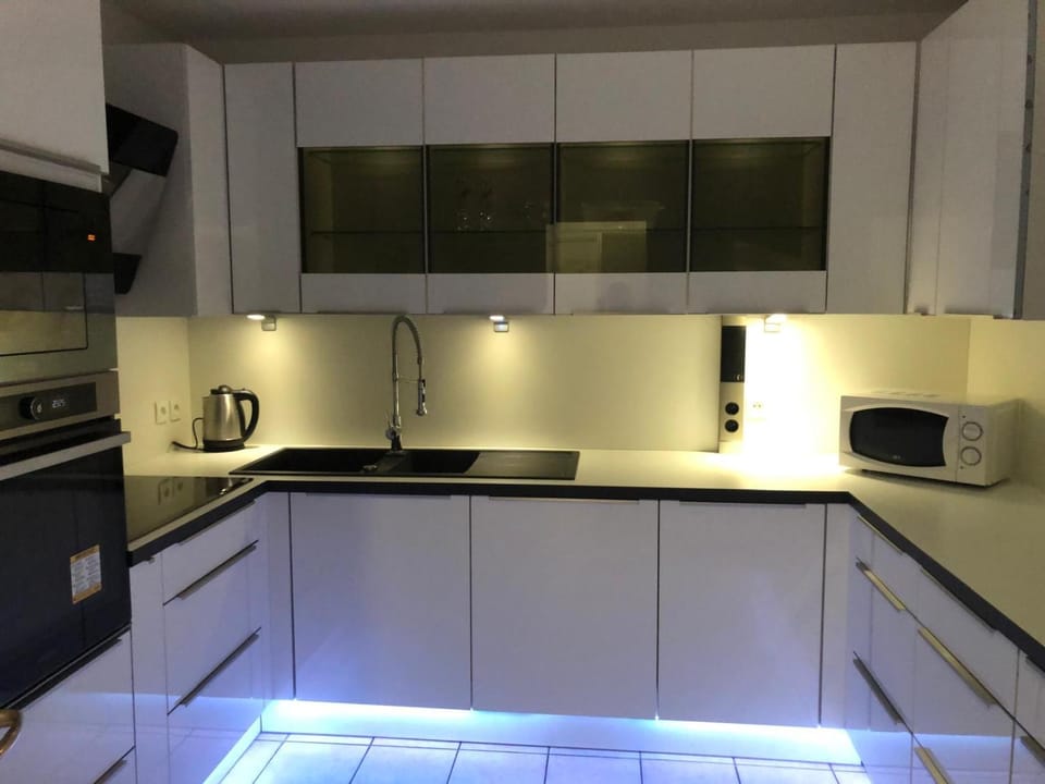 Disney golden house House in Magny-le-Hongre