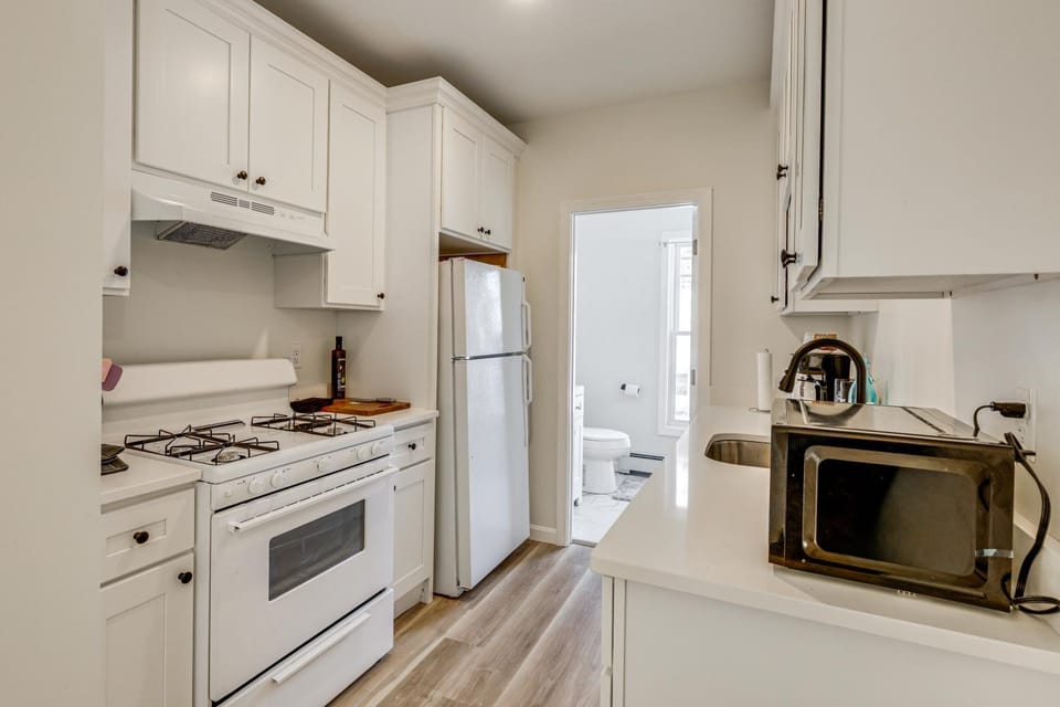 1 Mi to Main Street! Cozy Concord Apartment Apartment in Concord