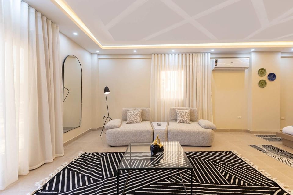 Studio - King Bed - Near AUC - All-Day Security & Reception Apartment in New Cairo City