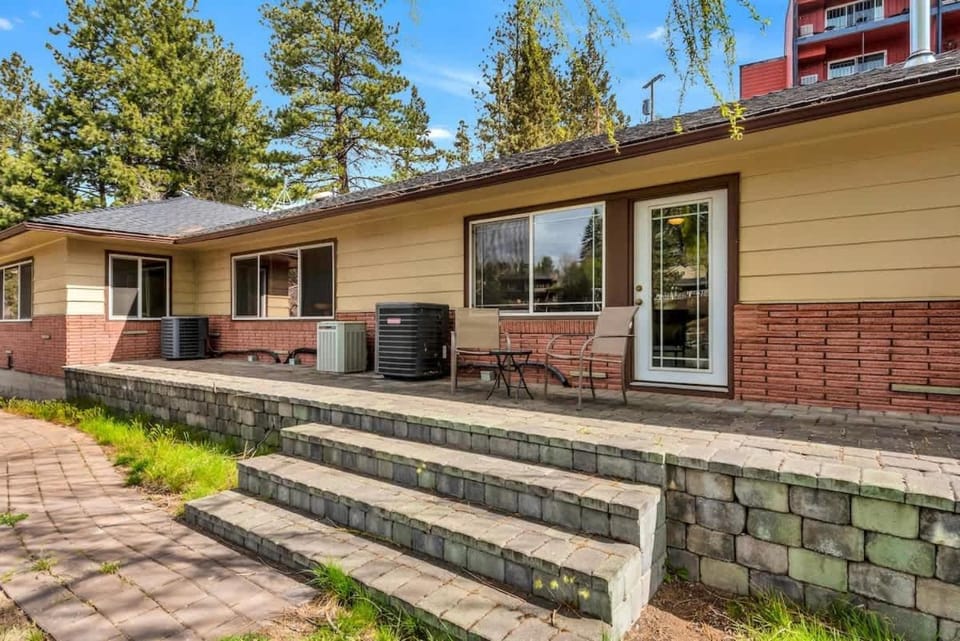Pet Friendly Cottage on the River near Downtown House in Bend