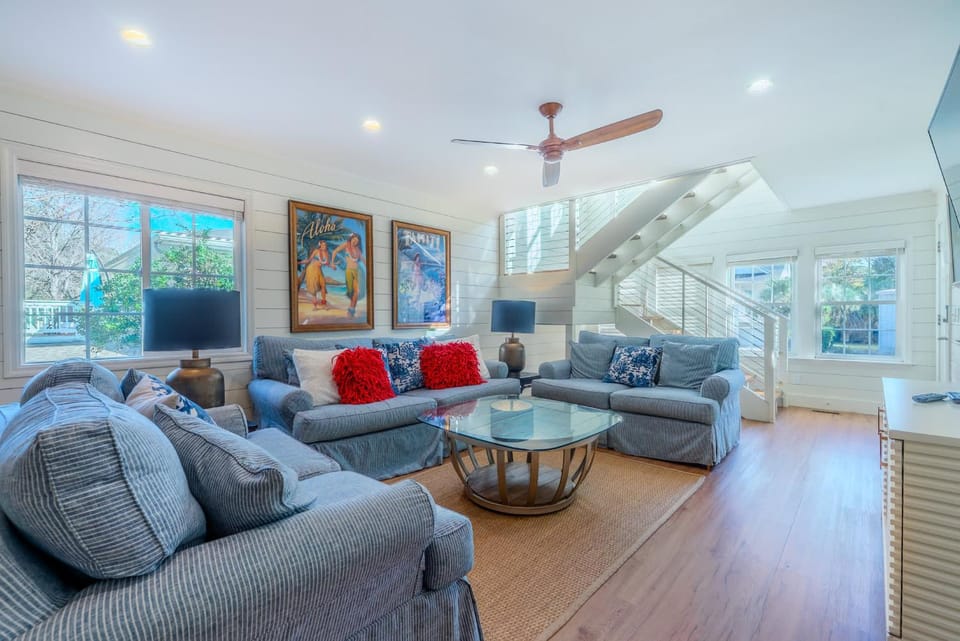 6 BR near Beach - Private Pool - Fenced In w Pets House in Folly Field