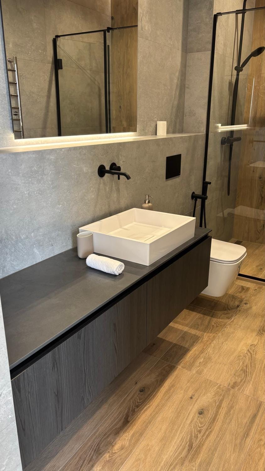 Shower, Toilet, Bathroom, towels