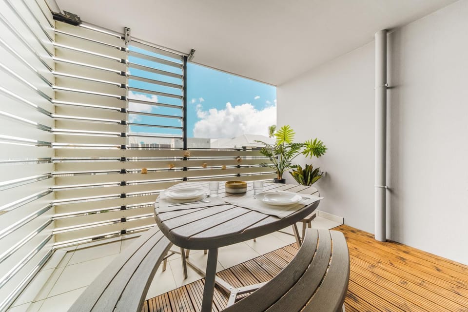 Property building, Patio, Day, View (from property/room), Balcony/Terrace, Dining area