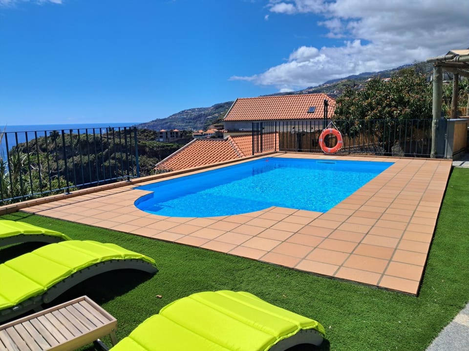 Natural landscape, Mountain view, Pool view, Swimming pool, sunbed