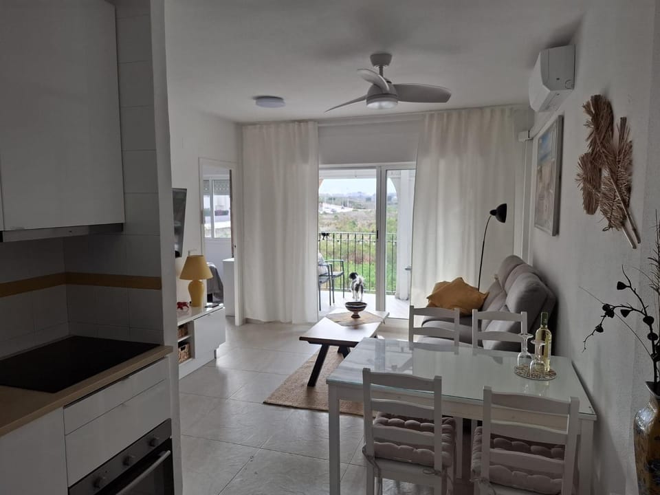 Property building, Balcony/Terrace, Kitchen or kitchenette, Living room, Dining area
