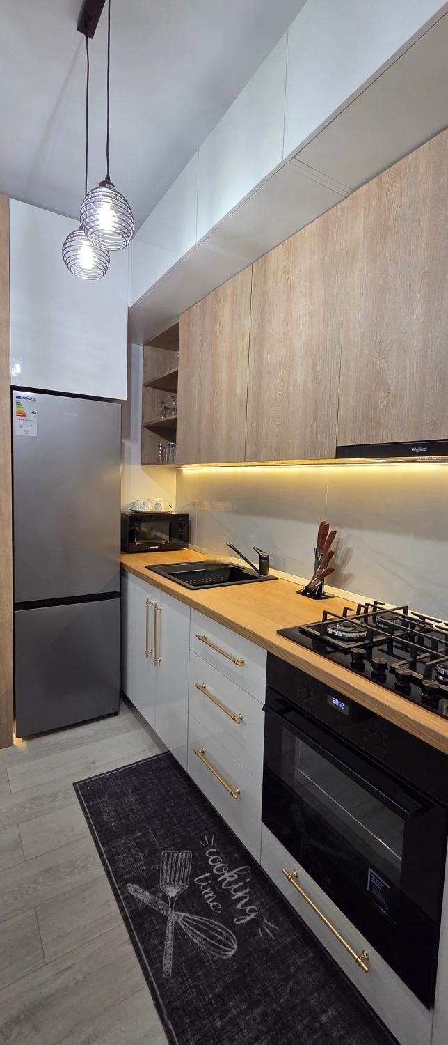 Kitchen or kitchenette, microwave, oven, stove