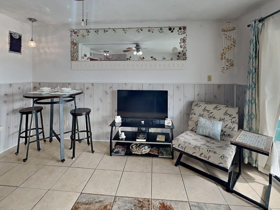 TV and multimedia, Living room, Dining area, furniture