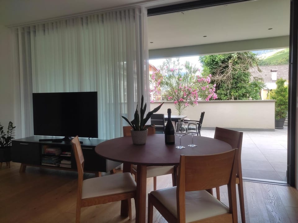TV and multimedia, Living room, Dining area