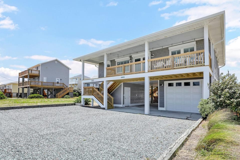 Charming 3 bedroom house with views of the ocean and the sound House in Topsail Beach