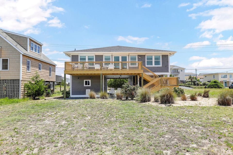 Charming 3 bedroom house with views of the ocean and the sound House in Topsail Beach
