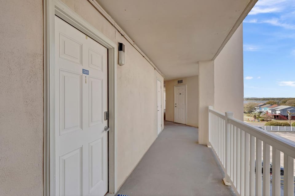 Newly Updated Beautifully Decorated Oceanfront Condo House in North Topsail Beach