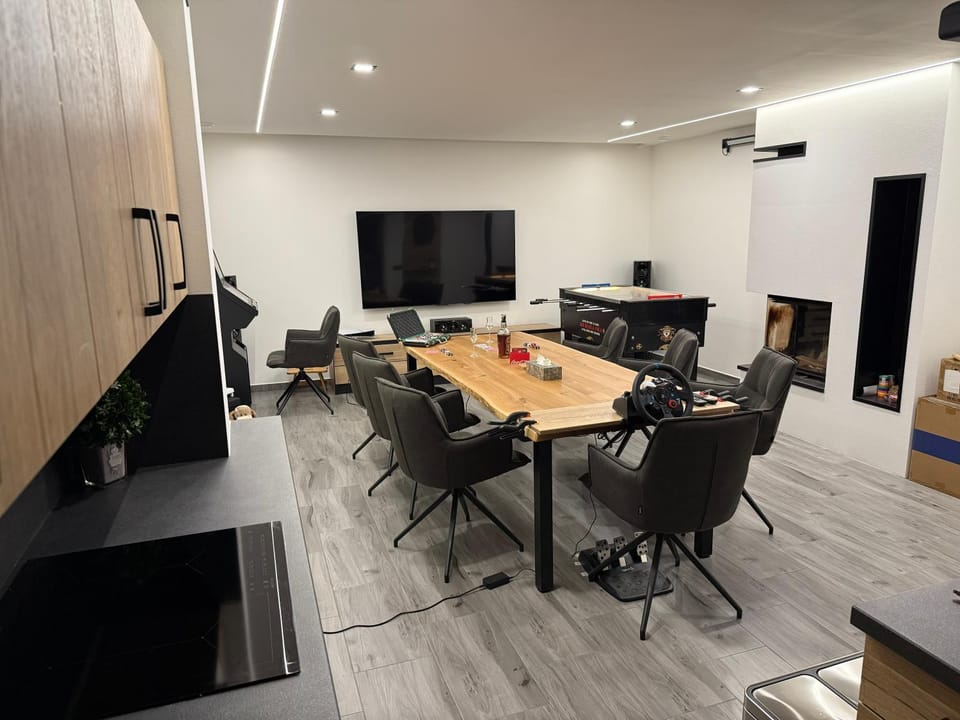 Communal lounge/ TV room