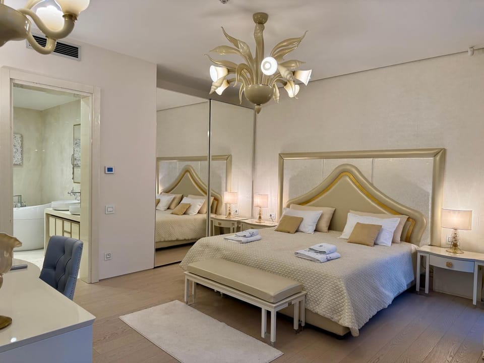 Bed, Photo of the whole room, Bedroom, towels, wardrobe
