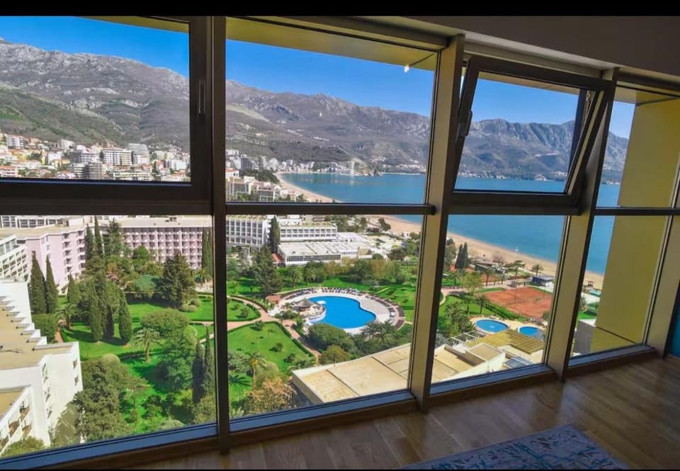 Exclusive Luxury Villa in Dukley Gardens Apartment in Budva