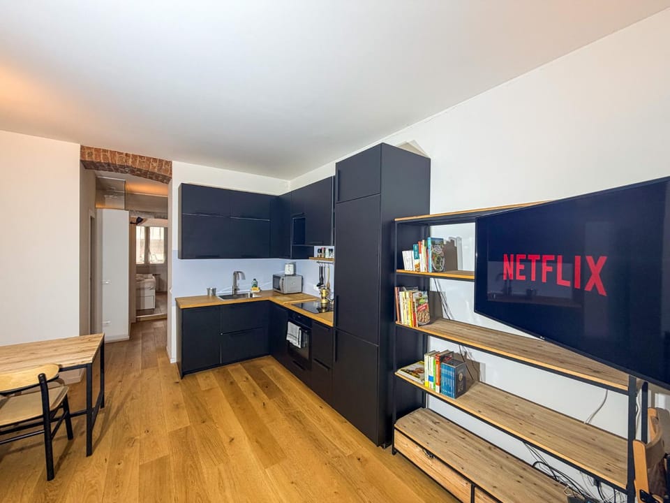 Kitchen or kitchenette, Dining area, oven, stove
