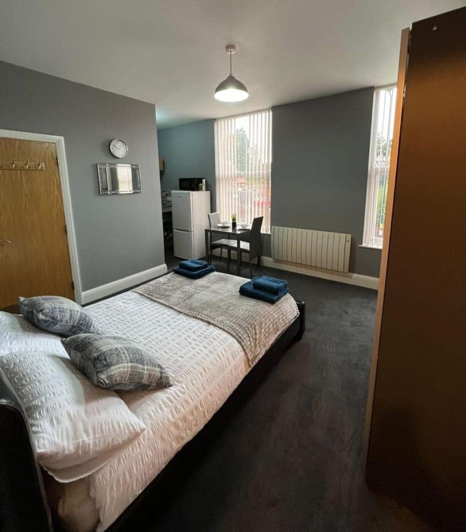 Sleek Private Studio with Netflix in Moseley Apartment in Metropolitan Borough of Solihull