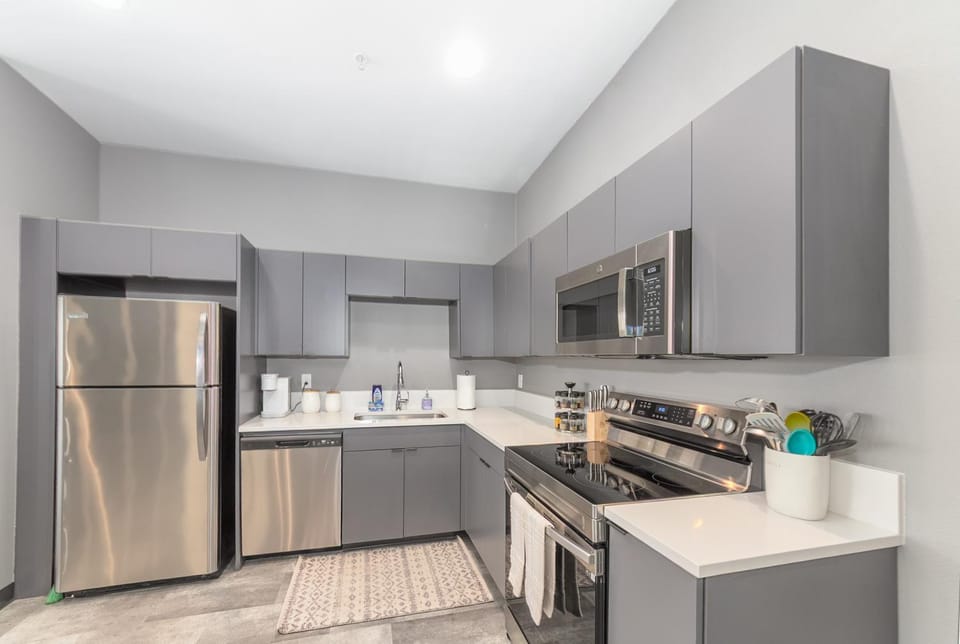 Coffee/tea facilities, Kitchen or kitchenette, dishwasher, oven, stove, toaster