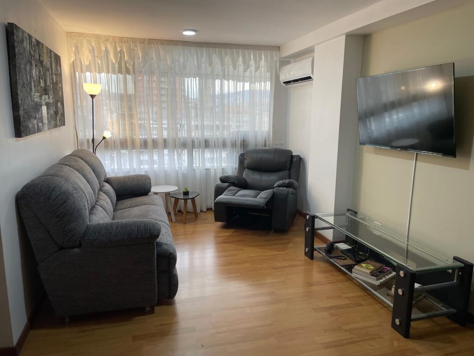 Apartamento en Chacao cerca CC Sambil Wifi Alta Velocidad Apartment in Caracas