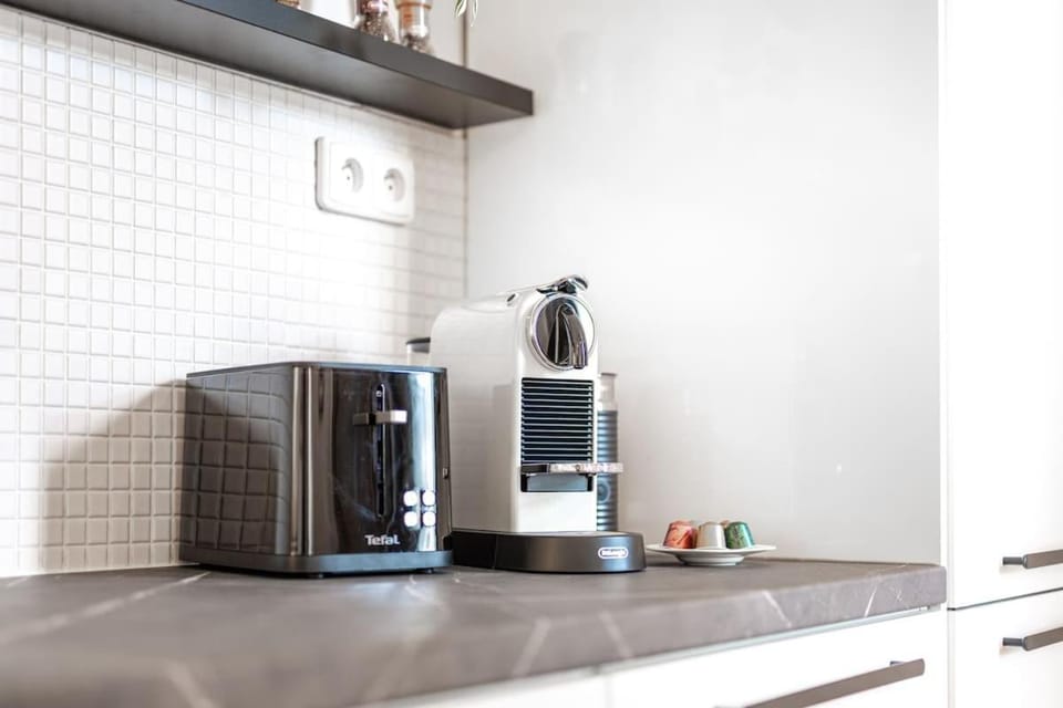 Trendy Apt Centrally Located with PS5, AC, balcony Apartment in Prague